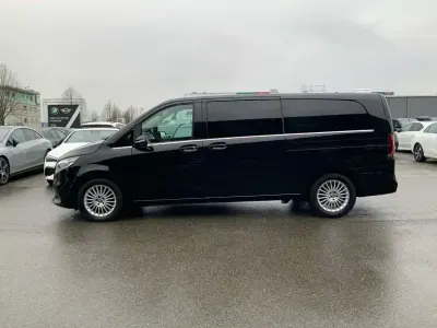 Gebraucht Mercedes V300 Avantgarde 237 PS (174 kW) 2025 Schwarz Van / Kleinbus