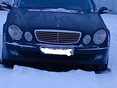 Schwarz Gebraucht 2003 Mercedes E220 Kombi | 1.500 €