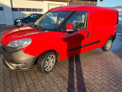 Rot Gebraucht 2017 Fiat Doblò Van / Kleinbus | 10.500 € (Fairer Preis)