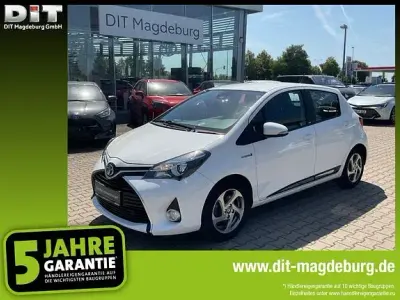 Gebraucht Toyota Yaris Basis 100 PS (73 kW) 2016 Schneeweiß