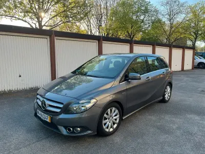 Gebraucht Mercedes B180 122 PS (89 kW) 2012 Grau Van / Kleinbus