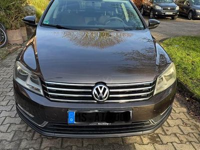 Braun Gebraucht 2012 VW Passat Trendline Limousine | 6.299 € (Fairer Preis)