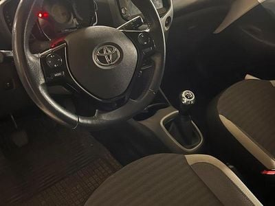 Gebraucht Toyota Aygo 72 PS (52 kW) 2019 Weiß Kleinwagen