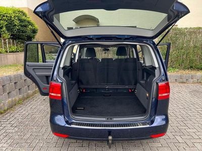 Blau Gebraucht 2010 VW Touran Van / Kleinbus | 5.300 € (Guter Preis)