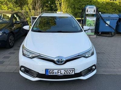 Second-hand Toyota Auris Touring Sports 136 CP (100 kW) 2017 Alb Break