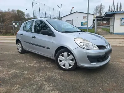Usata Renault Clio II 88 CV (64 kW) 2009 Argento Berlina