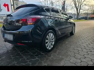 Gebraucht Opel Astra Sport 180 PS (132 kW) 2012 Limousine