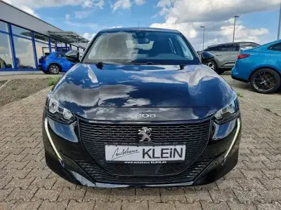 Gebraucht Peugeot e-208 Allure 100 kW (136 PS) 2021 Schwarz Kleinwagen