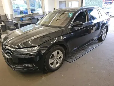 Gebraucht Skoda Superb Style 150 PS (110 kW) 2023 Schwarz Kombi