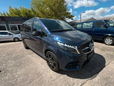 Gebraucht Mercedes V300 AMG 237 PS (174 kW) 2023 Blau Van / Kleinbus