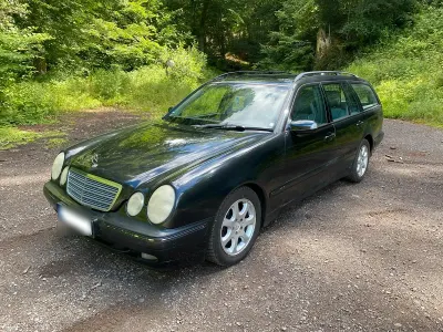 Gebraucht Mercedes E240 170 PS (125 kW) 2001 Schwarz Kombi