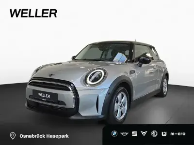 Gebraucht Mini Cooper Essential 136 PS (100 kW) 2023 Melting silver iii (silber) Kleinwagen