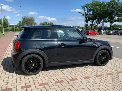 Gebraucht Mini Cooper SE Classic 135 kW (184 PS) 2022 Schwarz Kleinwagen