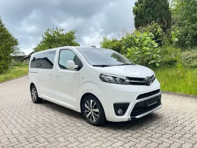 Gebraucht Toyota Proace Verso Plus 177 PS (130 kW) 2022 Schaumweiß Kombi