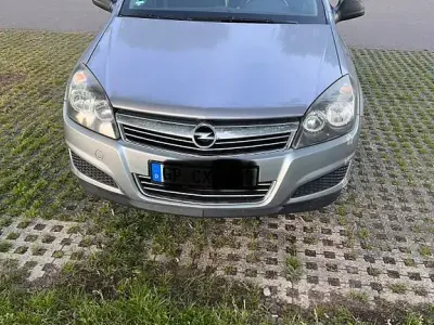 Gebraucht Opel Astra 90 PS (66 kW) 2009 Silber Limousine