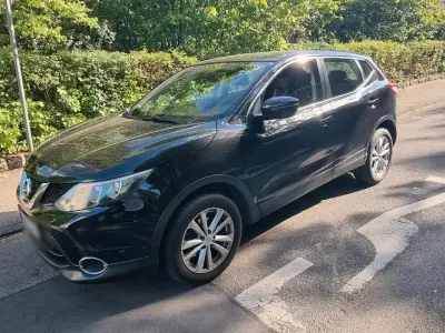Gebraucht Nissan Qashqai 116 PS (85 kW) 2016 Schwarz SUV