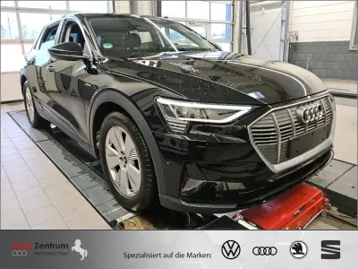 Używany Audi e-tron Comfort 300 kW (408 KM) 2023 Czarny SUV