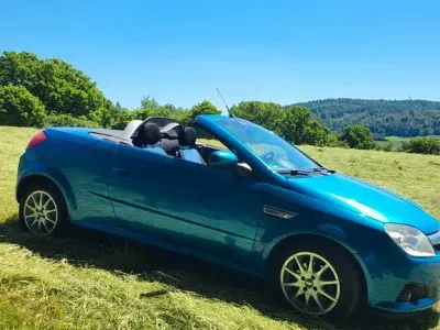Używany Opel Tigra Enjoy 90 KM (66 kW) 2005 Niebieski Kabriolet