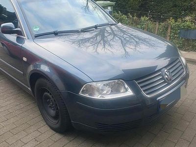 Grau Gebraucht 2002 VW Passat Limousine | 3.000 € (Teuer)