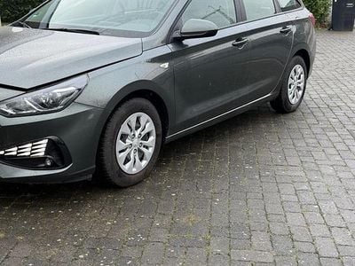 Gebraucht Hyundai i30 120 PS (88 kW) 2021 Grün Kombi