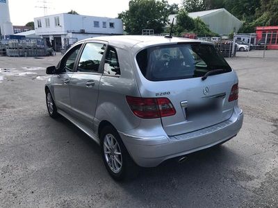 Mercedes B200
