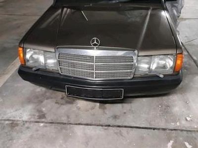 Second-hand Mercedes 190 118 CP (86 kW) 1986 Maro Berlinǎ