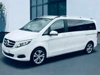 Gebraucht Mercedes V220 163 PS (119 kW) 2017 Weiß Van / Kleinbus