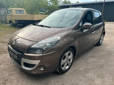 Gebraucht Renault Scénic III 130 PS (95 kW) 2010 Braun Van / Kleinbus