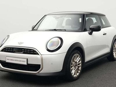 Weiß Gebraucht 2024 Mini Cooper Favoured Kleinwagen | 25.124 € (Guter Preis)