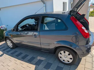 Gebraucht Ford Fiesta Ambiente 69 PS (50 kW) 2007 Blau Kleinwagen