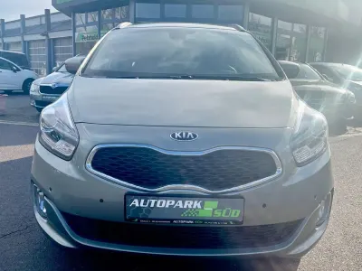 Gebraucht Kia Carens FIFA World Cup Edition 135 PS (99 kW) 2015 Silber Van / Kleinbus