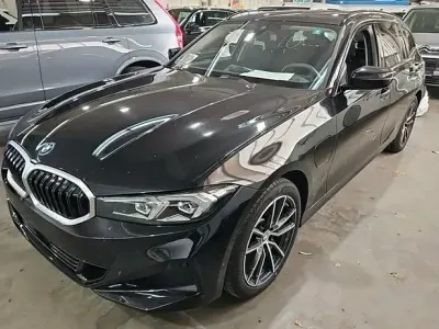 Gebraucht BMW 330e Comfort Edition 292 PS (214 kW) 2020 Mineralgrau metallic Kombi