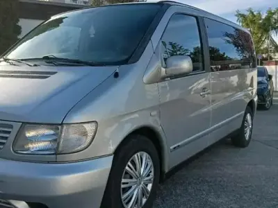 Usata Mercedes V220 122 CV (89 kW) 2001 Argento Monovolume