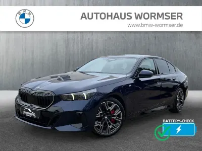 Gebraucht BMW 550e M Sport 313 PS (230 kW) 2024 Bmw individual tansanitblau Limousine