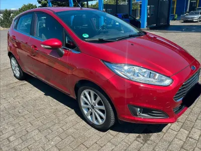 Gebraucht Ford Fiesta Titanium 101 PS (74 kW) 2016 Rot Kleinwagen