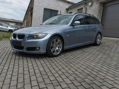 Gebraucht BMW 320 177 PS (130 kW) 2009 Blau Kombi