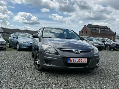 Gebraucht Hyundai i30 110 PS (80 kW) 2009 Grau Kleinwagen