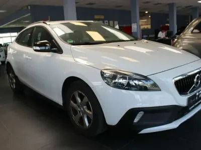 Gebraucht Volvo V40 CC 190 PS (139 kW) 2018 Weiß Kombi