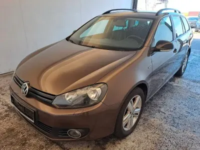 Gebraucht VW Golf VII Match 105 PS (77 kW) 2013 Braun Kombi