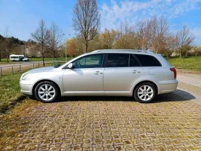 Gebraucht Toyota Avensis 129 PS (94 kW) 2005 Silber Kombi