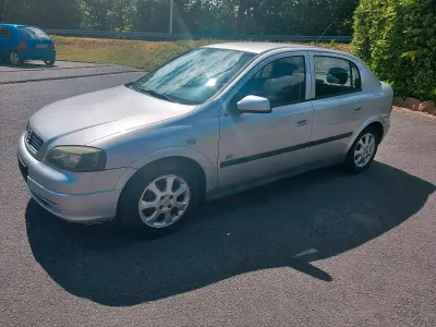 Gebraucht Opel Astra 101 PS (74 kW) 2003 Silber Limousine