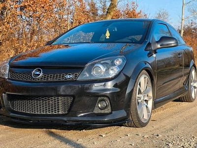 Second-hand Opel Astra OPC 241 CP (177 kW) 2010 Negru Coupe