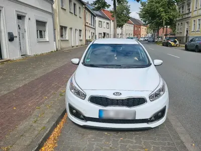 Gebraucht Kia Ceed DREAM-TEAM Edition 99 PS (72 kW) 2017 Weiß Kleinwagen