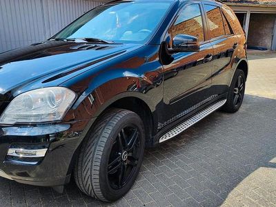 Gebraucht Mercedes ML350 231 PS (169 kW) 2010 Schwarz SUV
