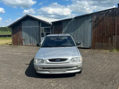 Gebraucht Ford Escort Ghia 90 PS (66 kW) 1994 Silber Limousine