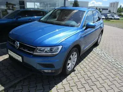 Gebraucht VW Tiguan Comfortline 190 PS (139 kW) 2019 Caribbean blue metallic (metallic) SUV