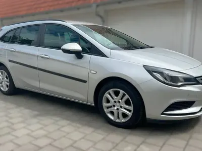 Gebraucht Opel Astra Edition 122 PS (89 kW) 2020 Argonsilber/sovereign/switchbl Kombi