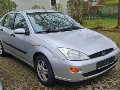 Gebraucht Ford Focus 101 PS (74 kW) 2001 Grau Limousine