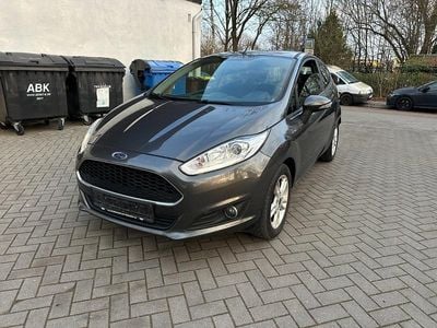 Grau Gebraucht 2016 Ford Fiesta Celebration Kleinwagen | 4.899 € (Guter Preis)