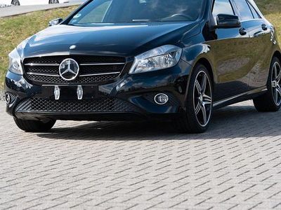 Gebraucht Mercedes A180 122 PS (89 kW) 2012 Schwarz Kleinwagen